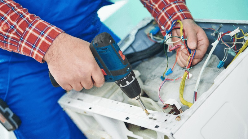Kemalpaşa Mitsubishi Mitsubishi çamaşır makinesi kart tamiri – Su almama arızası orijinal parça ile giderildi. - Teknik servis örneği